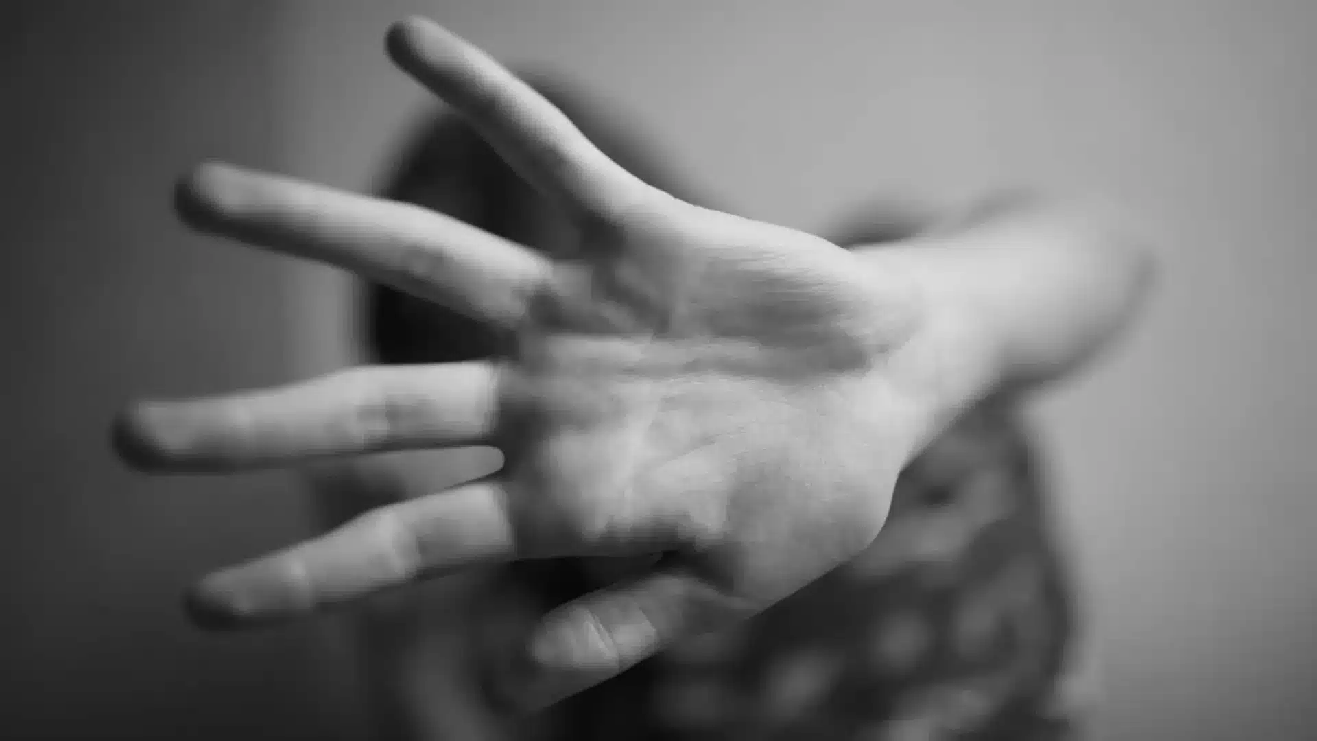 Un homme drogue et viole une jeune fille qui s'occupait de ses enfants à Loures.