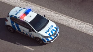 Un homme escalade et force la fenêtre d'une résidence à Matosinhos. Il a été arrêté.