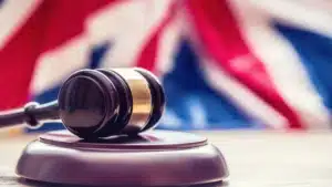 Un Portugais accusé en Angleterre d'avoir tenté de parler avec un mineur de manière sexuelle.