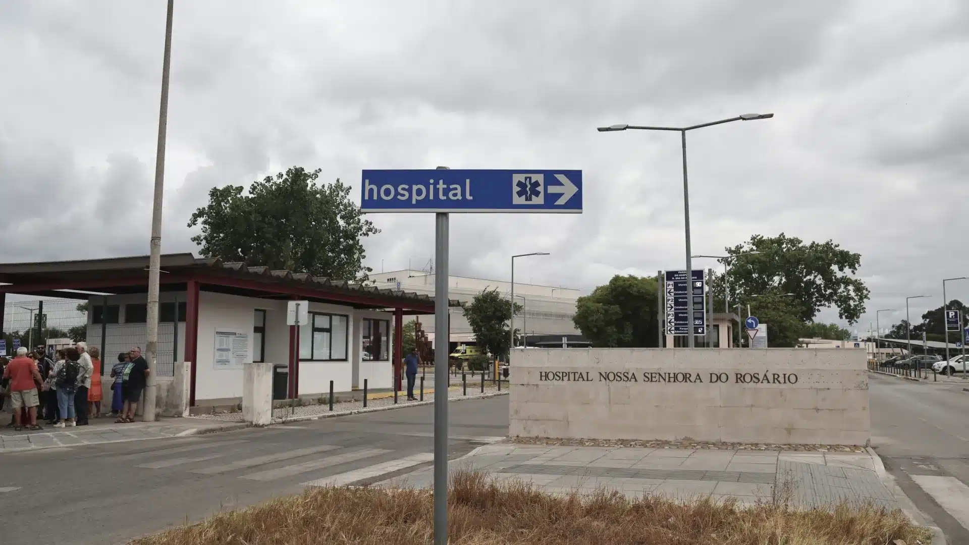 Usagers et syndicats en protestation près de l'hôpital de Barreiro