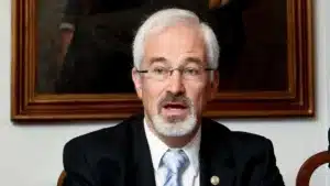 "Vous acceptez le défi ?" Une conseillère municipale démissionne après un pari avec le maire de Coimbra.
