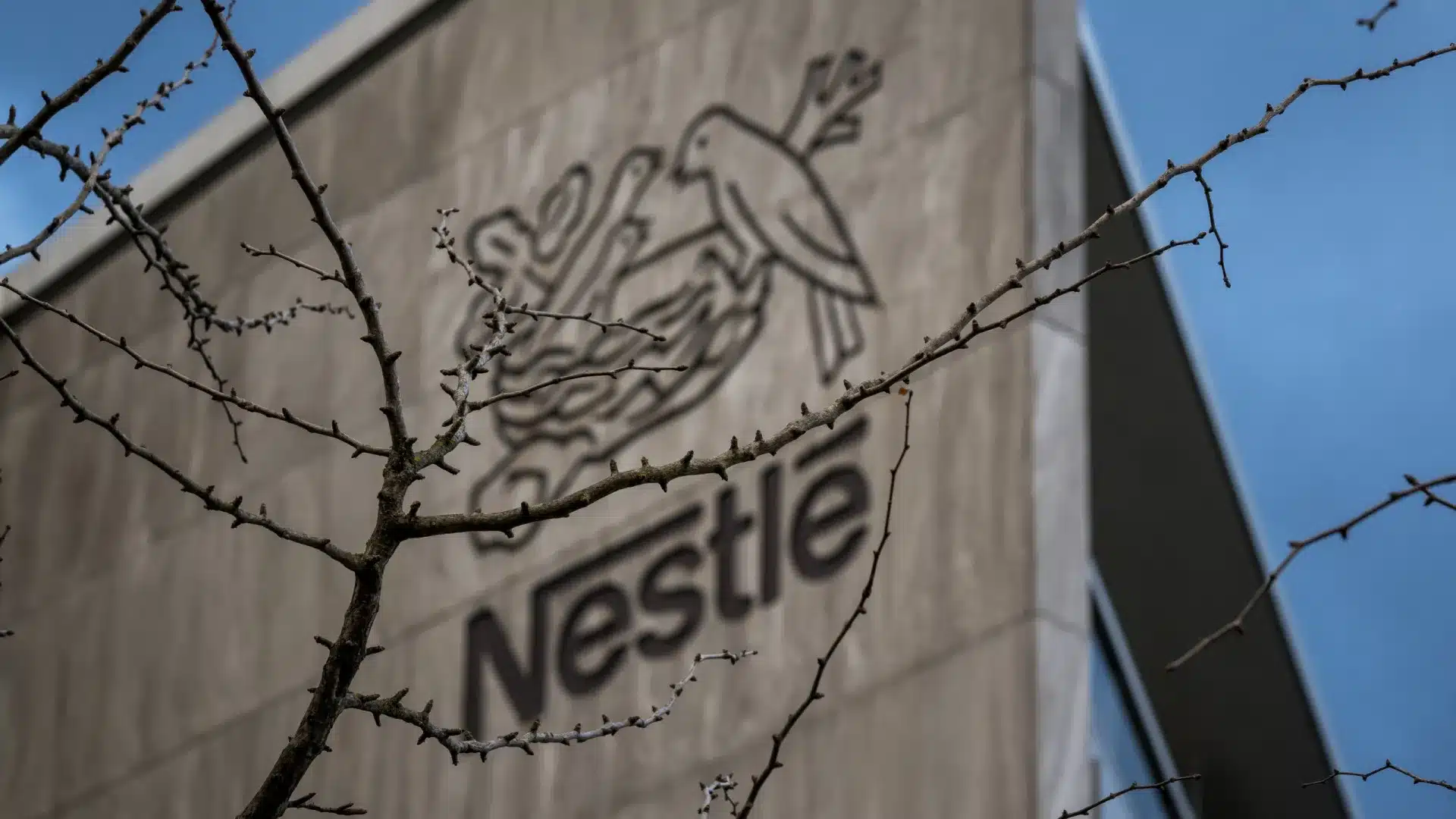 "Adaptation". Nestlé se séparera de 16 000 travailleurs dans le monde entier.