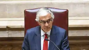 Aguiar-Branco espère qu'il y aura accès aux services consulaires et une déportation rapide.