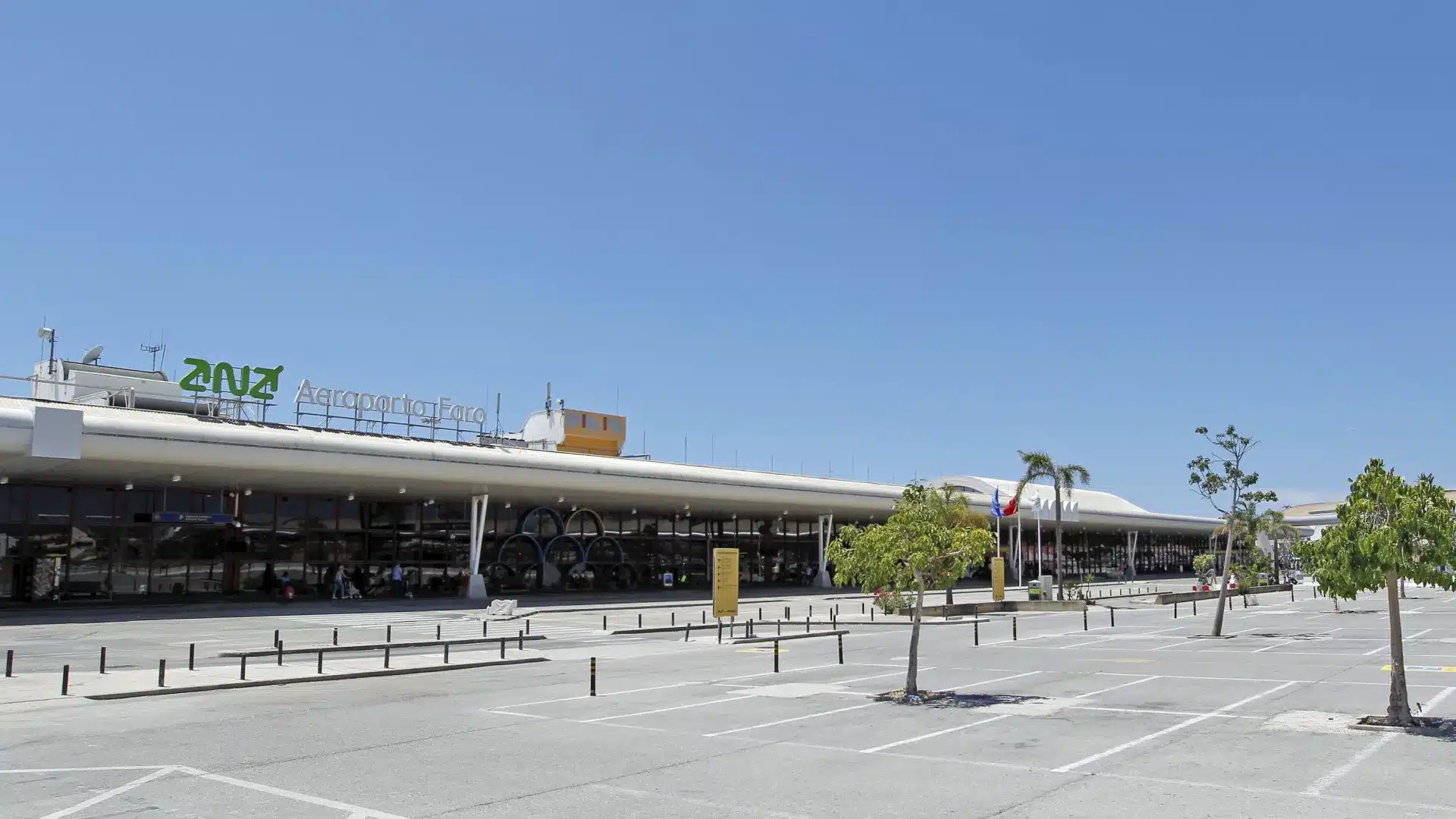 Arrêtés à Faro, un homme et une femme qui se préparaient à prendre l'avion avec de faux documents.
