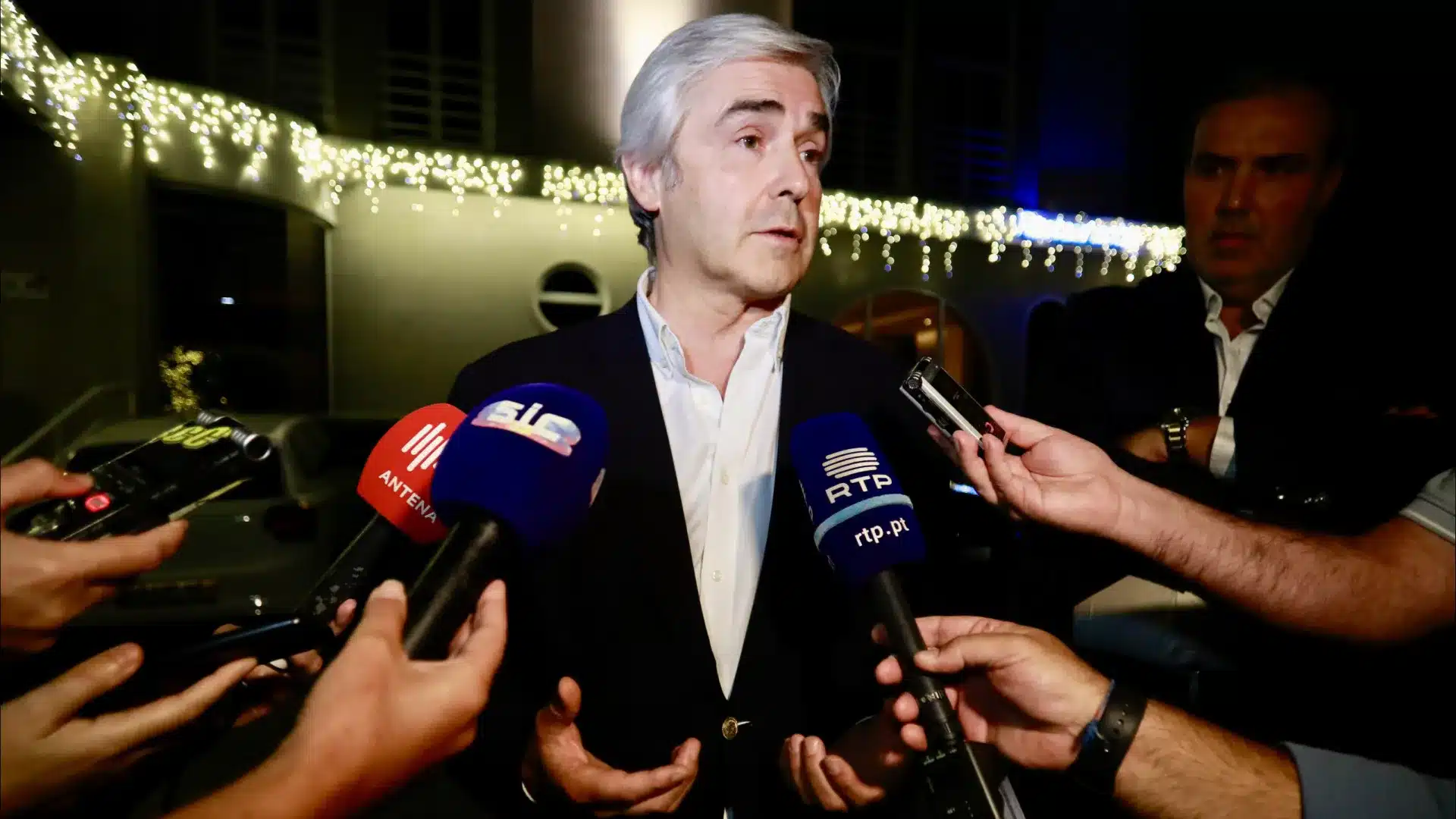 Avions aux Lajes ? La question "n'est pas née de la Défense nationale"