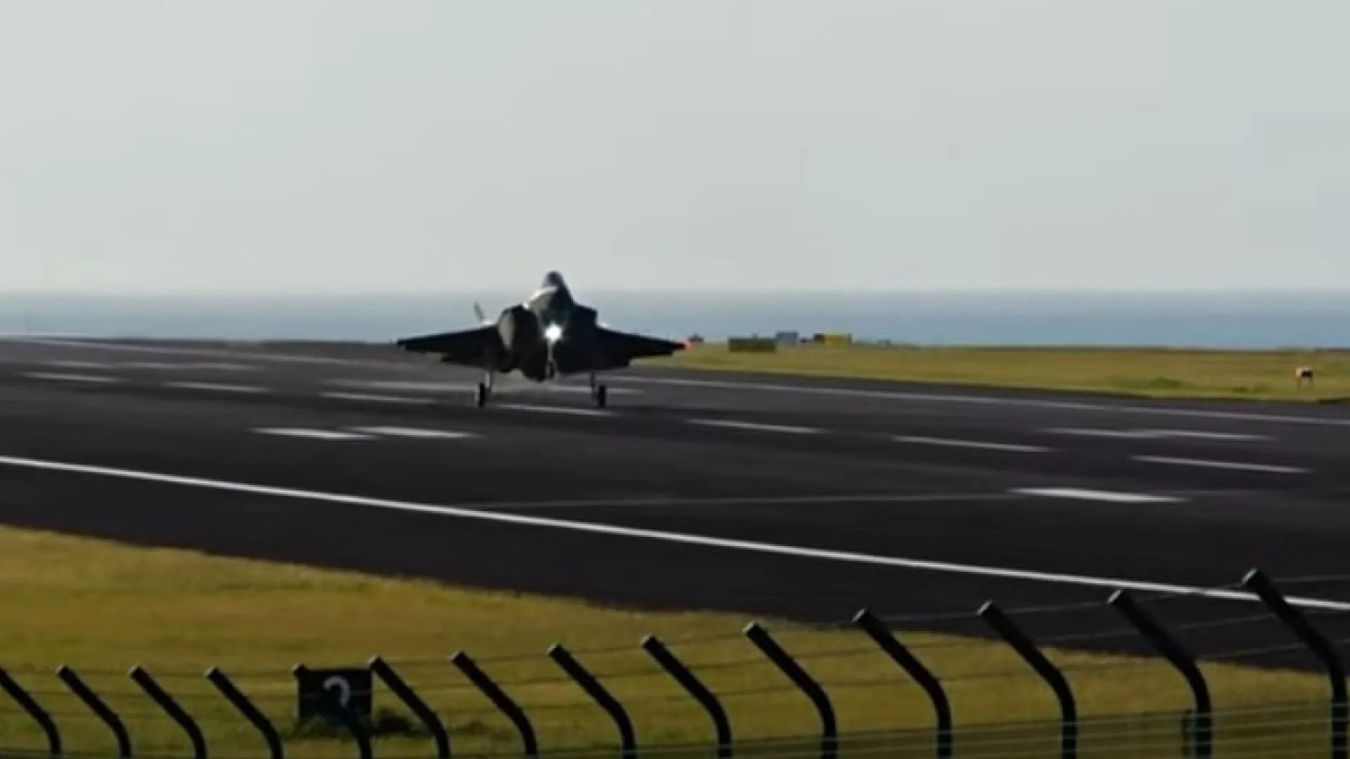 Avions vendus par les États-Unis à Israël se sont arrêtés à Lajes. Défaut de la Défense