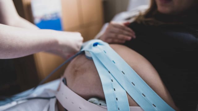 Bébé est né à la réception ? "Nous ne pouvons pas passer notre temps à faire des enquêtes"