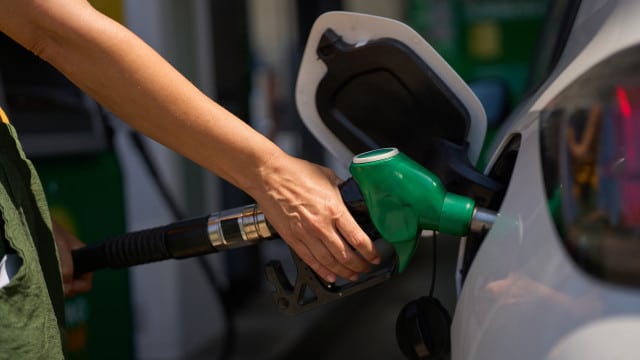 Courir pour faire le plein ou attendre jusqu'à demain? Cela dépend du carburant que vous utilisez.