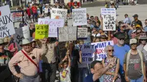 Des Américains à Lisbonne protestent contre Trump : "Rendez la démocratie"