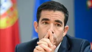 Des files d'attente à l'AIMA ? "Ce n'est pas justifié, car tout le renouvellement se fait en ligne."