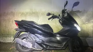 Des jeunes volent une moto, roulent sans casque et finissent arrêtés par la GNR.