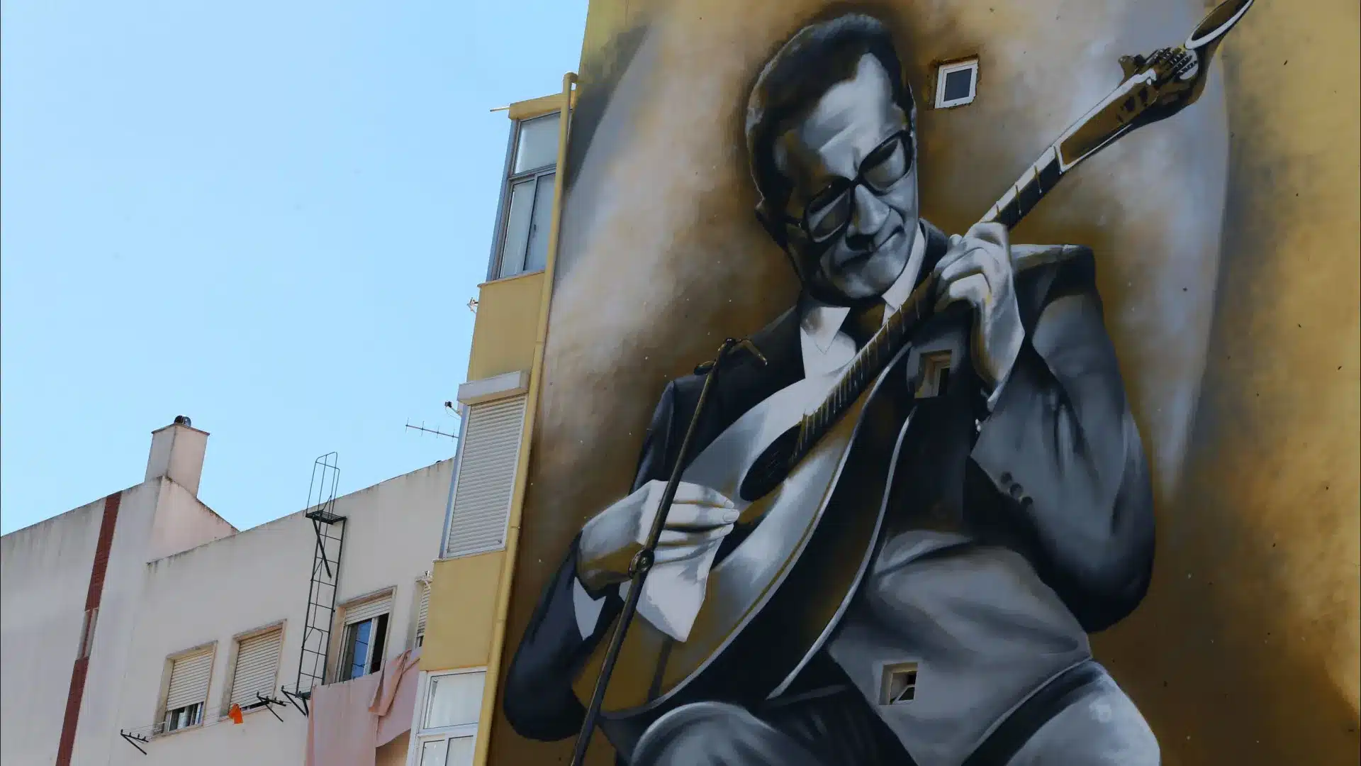 Des musiciens portugais emmènent l'œuvre de Carlos Paredes dans 15 pays.