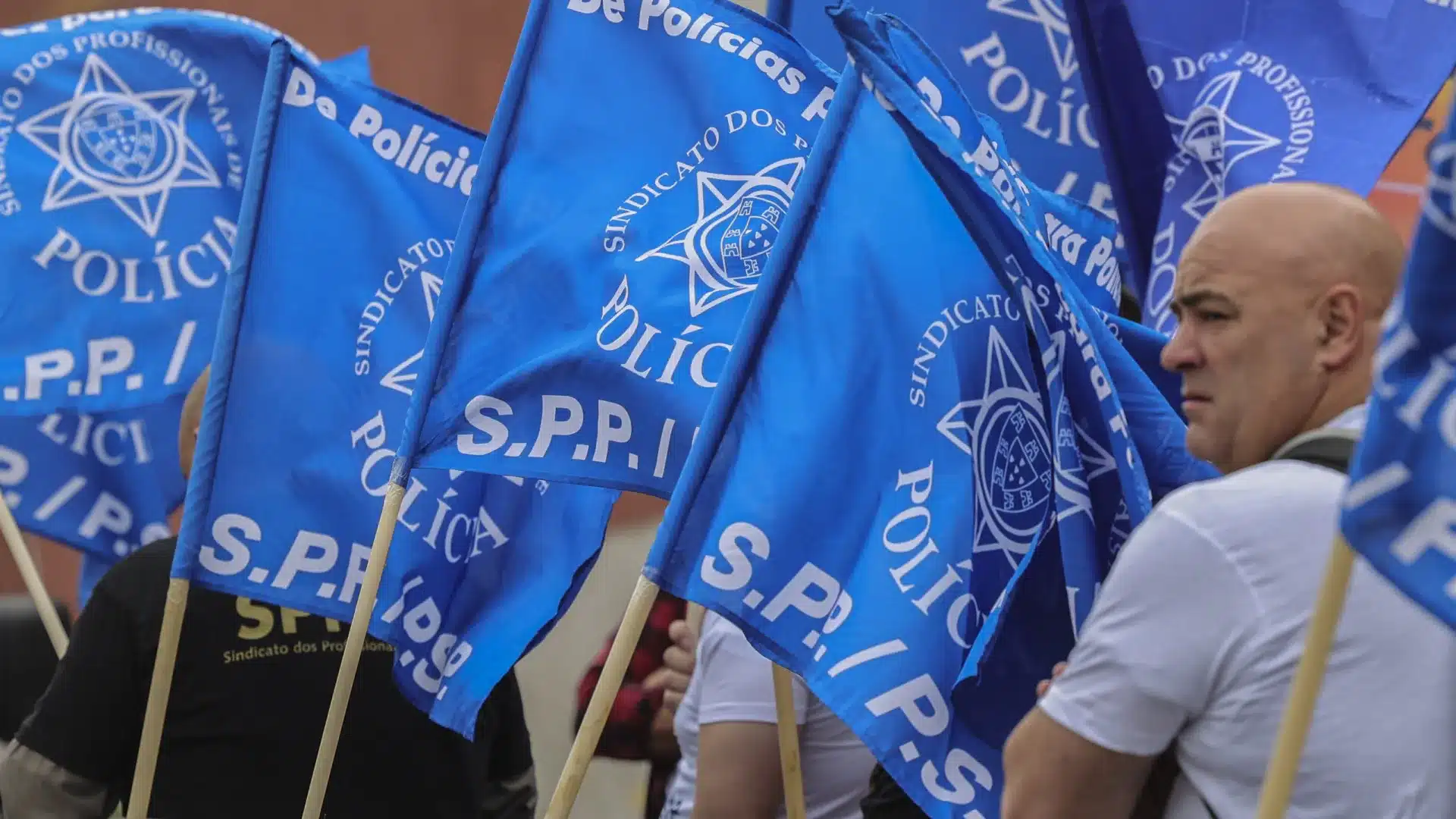 Des policiers manifestent à Lisbonne (avec l'association des officiers de la GNR)