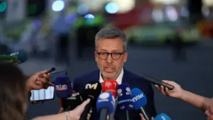 "Dignité". Moedas loue Gebalis pour l'éradication des cabanons.