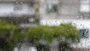 Dix districts du continent en alerte jaune en raison de fortes pluies.