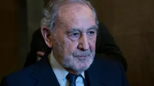 Eanes loue l'action en tant que Premier ministre "à un moment de grande tension".