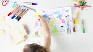Employée de crèche filmée en train de tirer le bras d'une fille à Braga