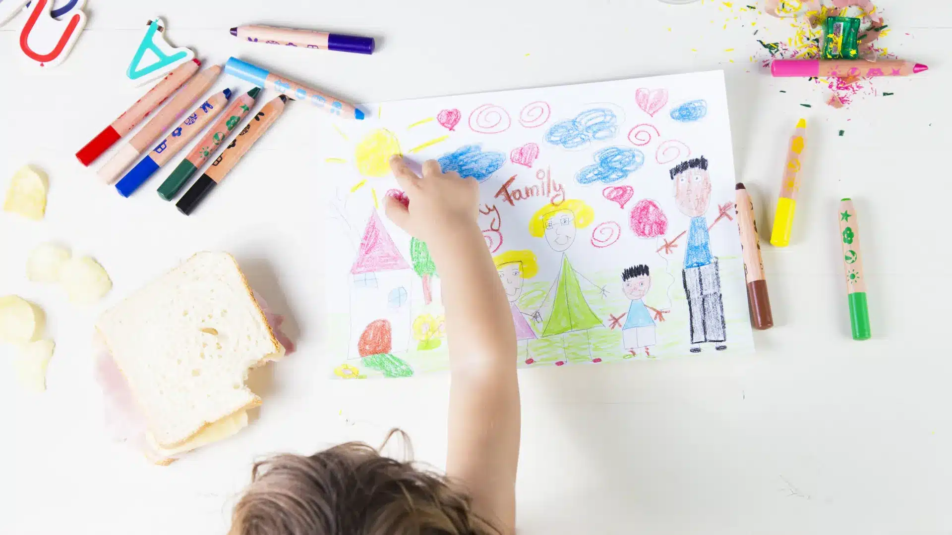 Employée de crèche filmée en train de tirer le bras d'une fille à Braga