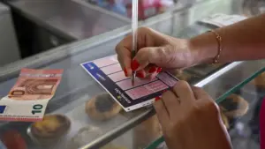 Est-il devenu excentrique ? Découvrez la clé de l'Euromillions.