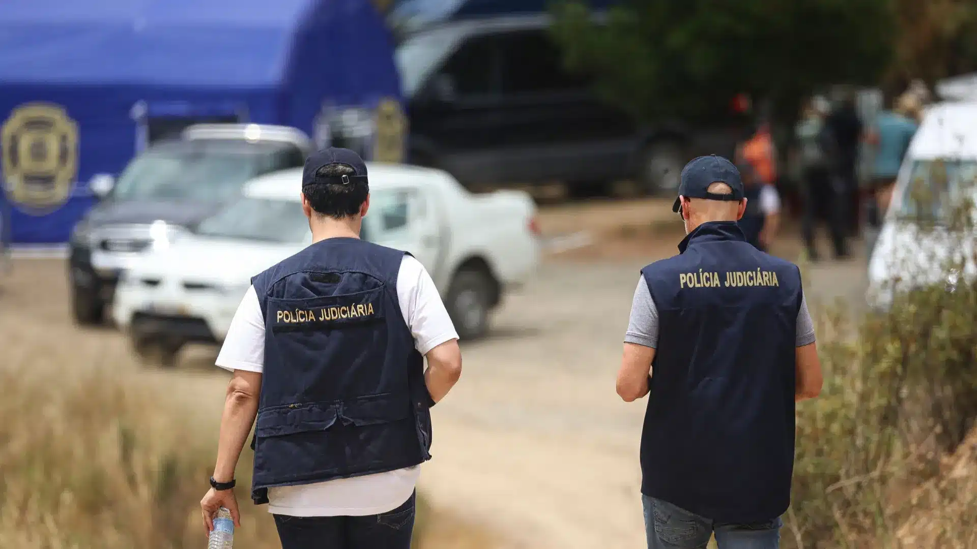 Étranger arrêté, suspecté de distribuer plusieurs types de drogues dans le pays.