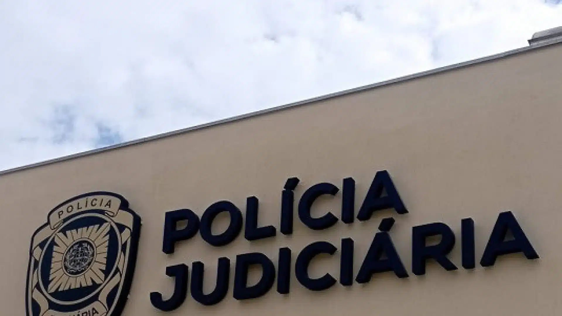 Groupe arrêté pour vol violent à Mafra. Le couple perd des milliers.