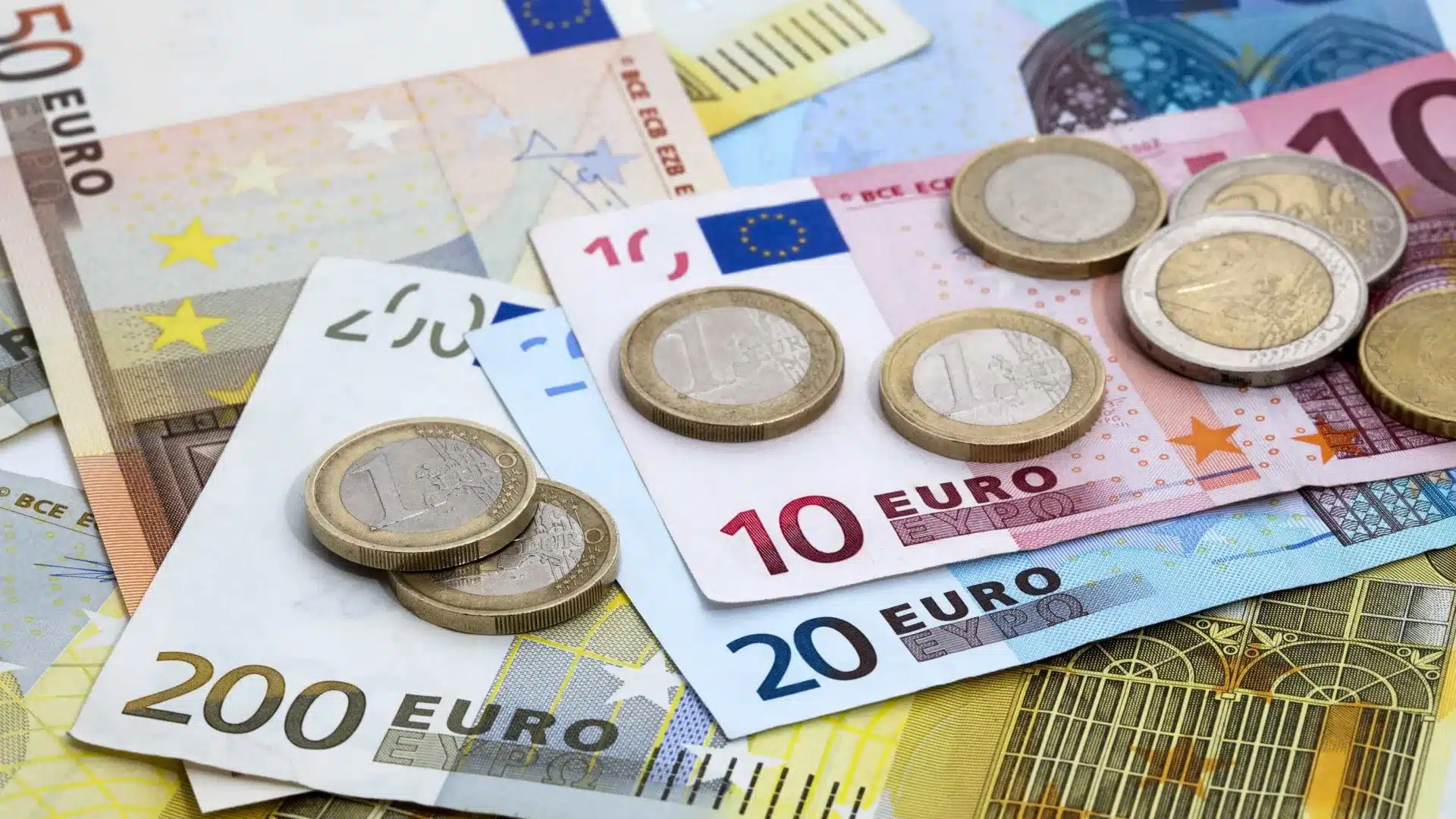 Hausse du salaire minimum à 920€ assure une augmentation de l'exemption de l'impôt sur le revenu.
