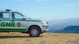 Homme arrêté par la GNR à Peniche après des troubles. Il était en situation illégale dans le pays.
