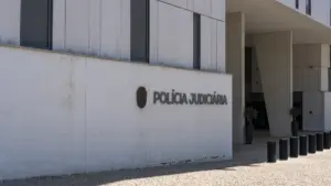 Homme recherché pour vol et agression d'un senior en France arrêté à Lisbonne.
