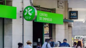 IEFP contacte des jeunes pour offrir un emploi, dit le gouvernement.