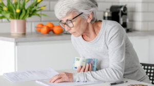"Il sera beaucoup plus difficile" d'accorder des bonus aux pensions en 2026, admet le ministre