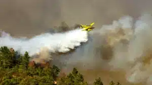 Incendies : cinq aéronefs prolongeront l'opération de 15 jours supplémentaires.