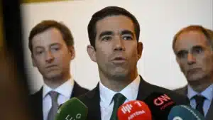 Interdire les aides sociales aux immigrants ? Le gouvernement nie tout engagement avec Chega.