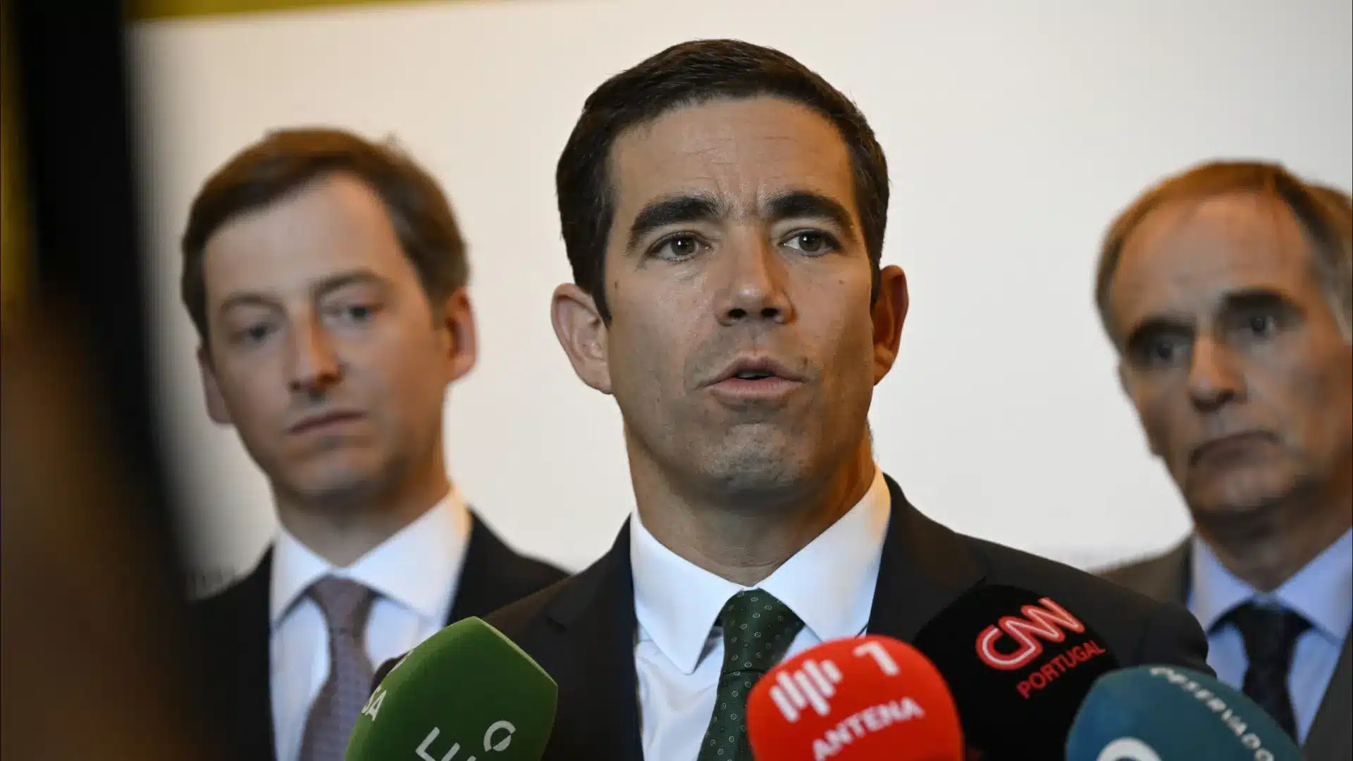 Interdire les aides sociales aux immigrants ? Le gouvernement nie tout engagement avec Chega.