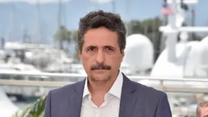 Kleber Mendonça Filho reçoit un prix à Los Angeles pour 'L'Agent Secret'