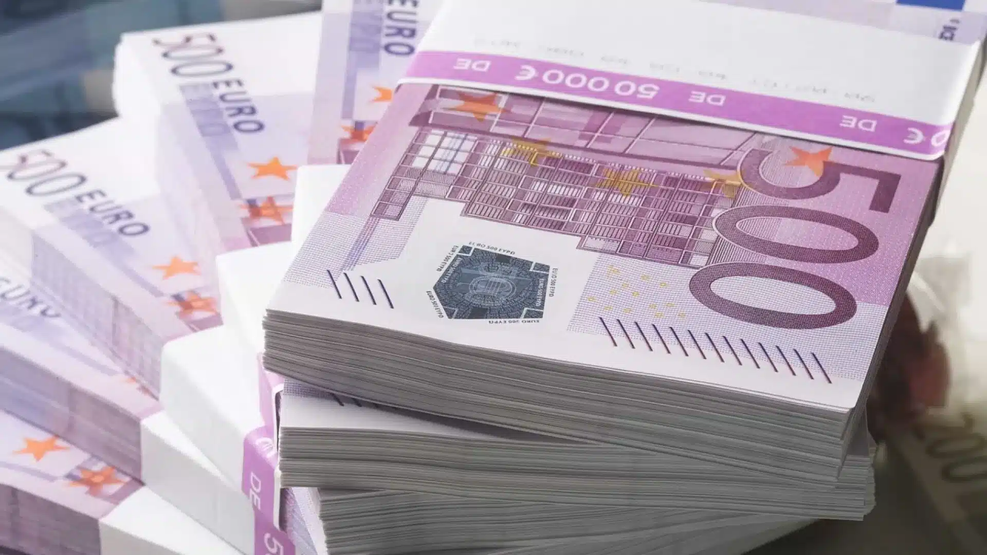 La Banque Gouvernementale élimine l'impôt supplémentaire déclaré inconstitutionnel.