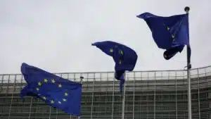 La Commission européenne demande l'approbation de l'UE pour un prêt de réparation à l'Ukraine.