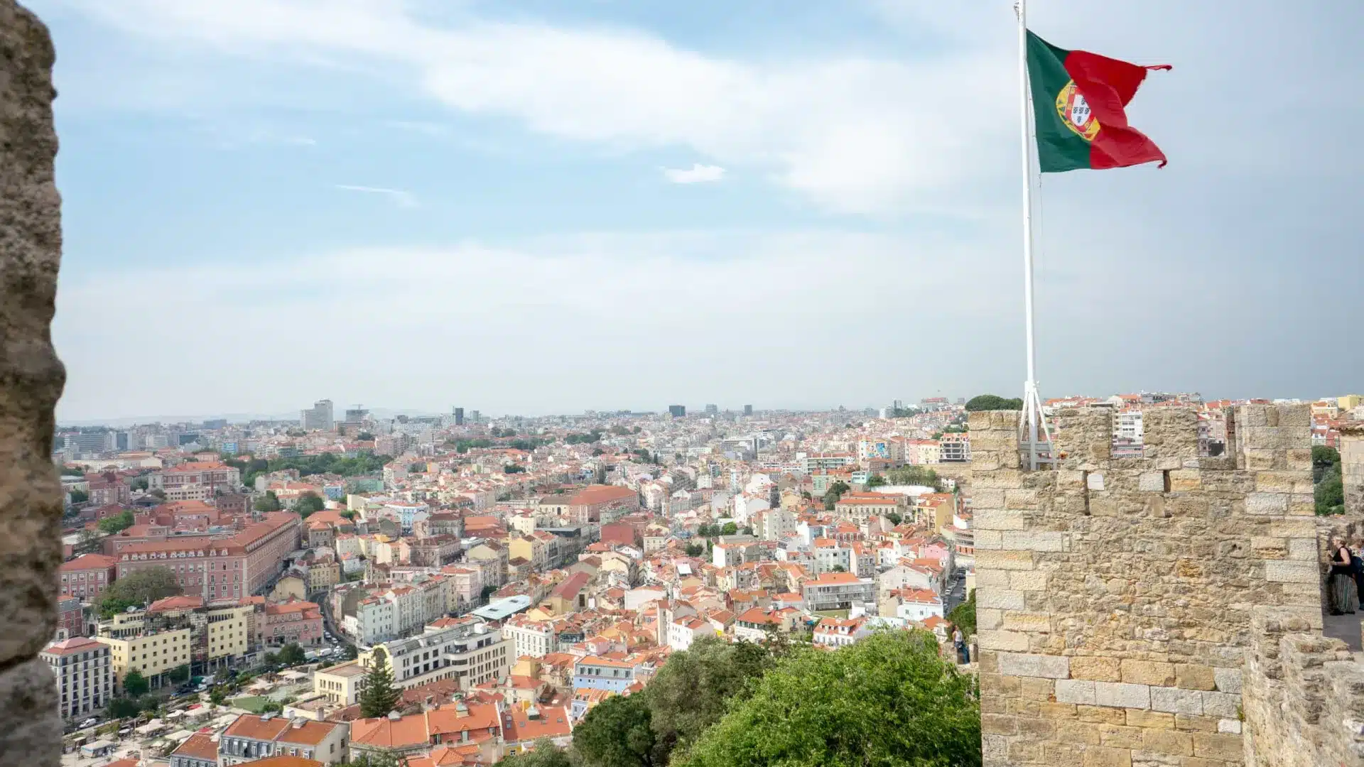 La confiance des consommateurs augmente et le climat économique diminue en octobre.