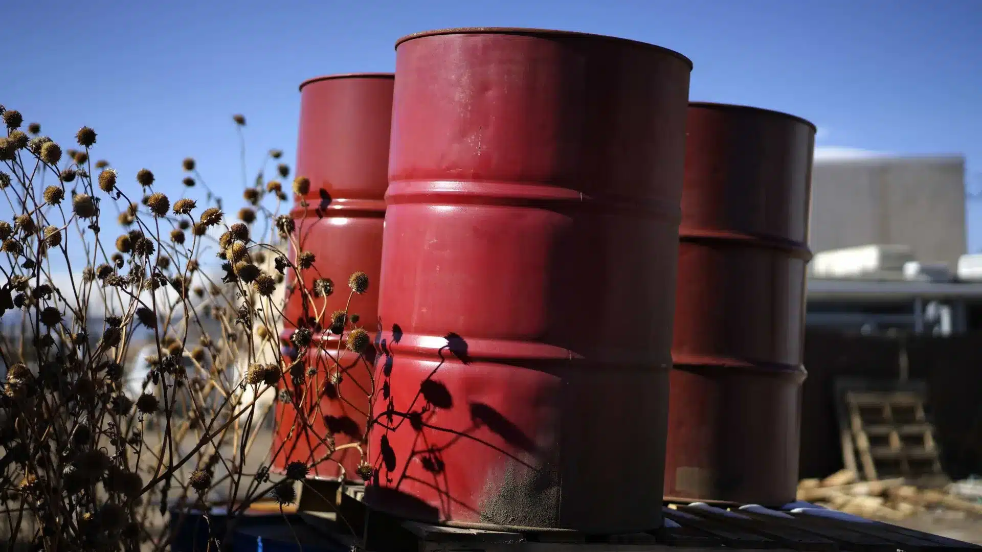 La cotation du Brent pour livraison en décembre stagne à 65,45 dollars.