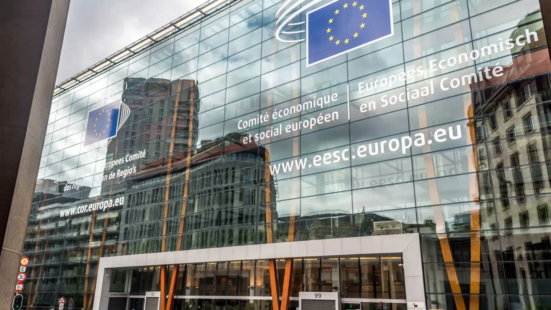 La démocratie européenne "est fragile" et l'approche doit être centrée sur les personnes.