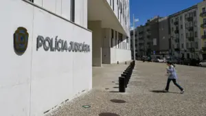 La PJ arrête un Luso-français condamné en France pour diverses escroqueries en ligne.