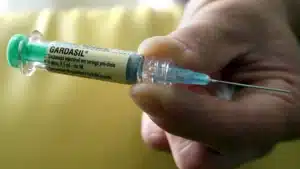La vaccination contre le HPV sera étendue aux jeunes jusqu'à 26 ans en 2026.