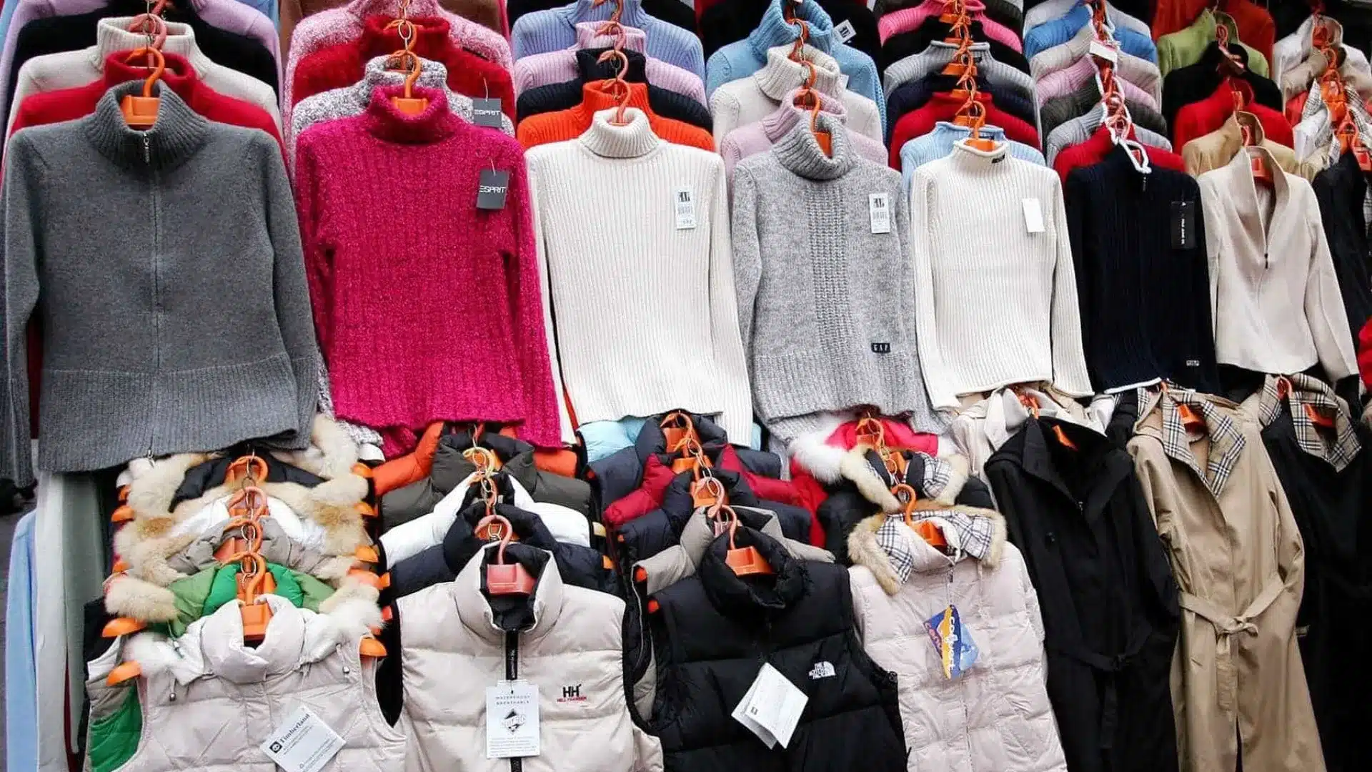 L'Agence pour le Climat et les entreprises étudient le recyclage des textiles.