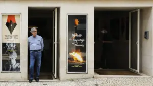 Le directeur du Cinema Ideal veut rendre la médaille à la ministre de la Culture.