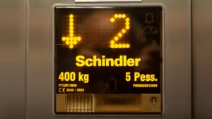 Le fabricant suisse d'ascenseurs Schindler supprime 1 200 postes de travail.