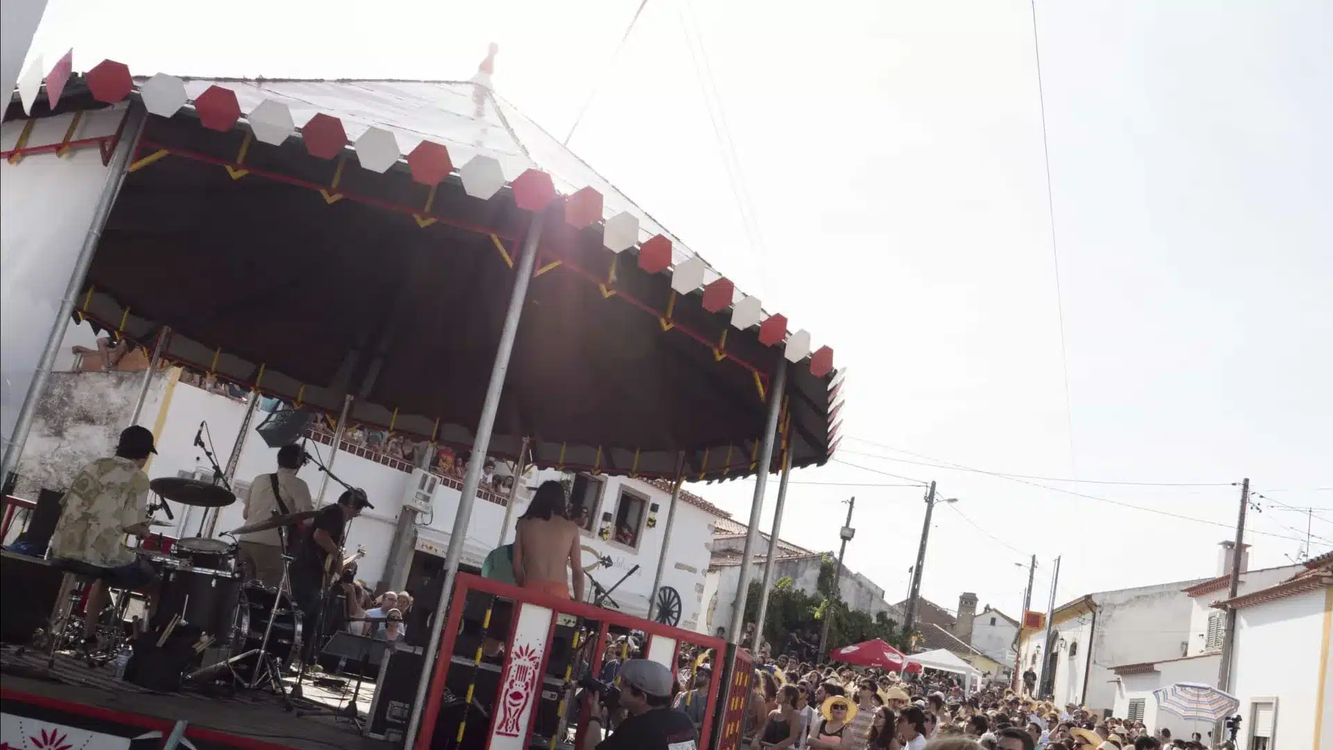 Le Festival Bons Sons célèbre ses 20 ans de vie du 6 au 9 août 2026.