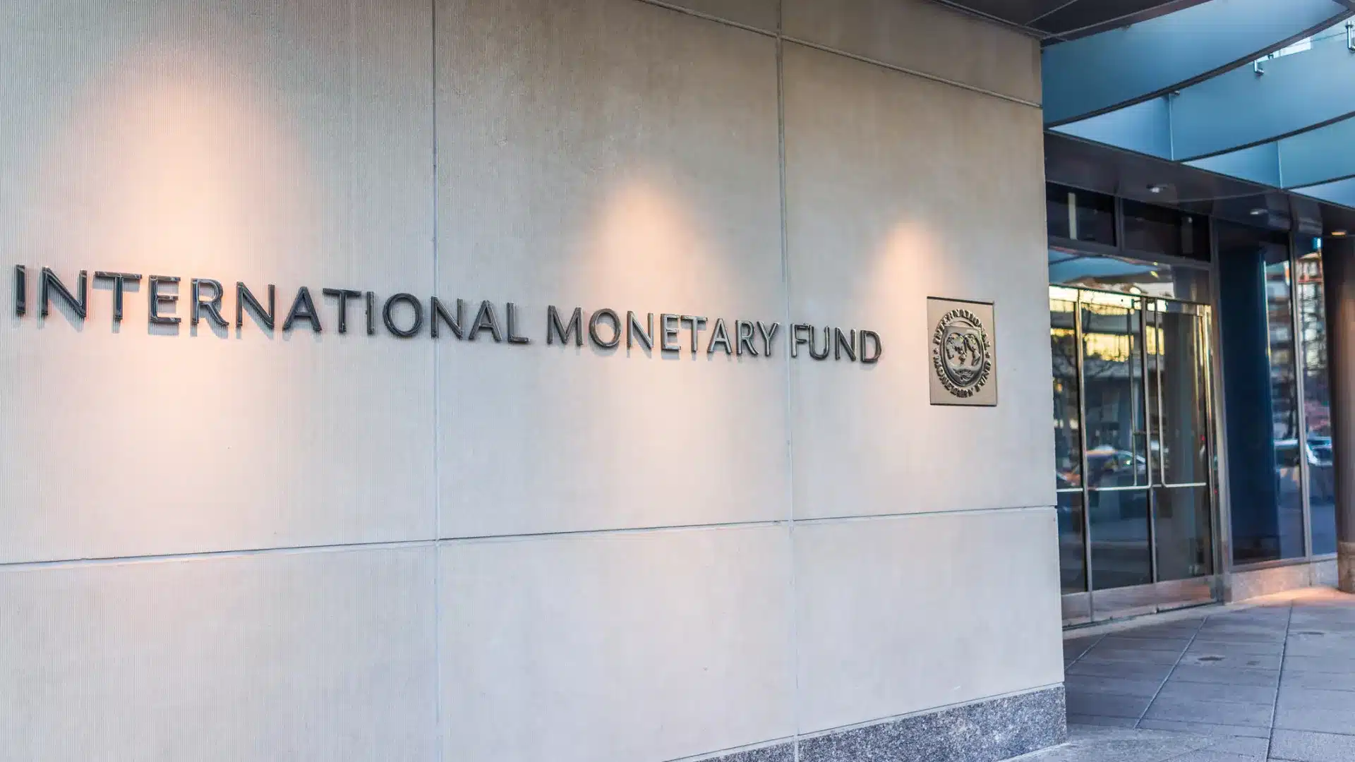 Le FMI révise à la hausse les prévisions de croissance mondiale à 3,2 % cette année.