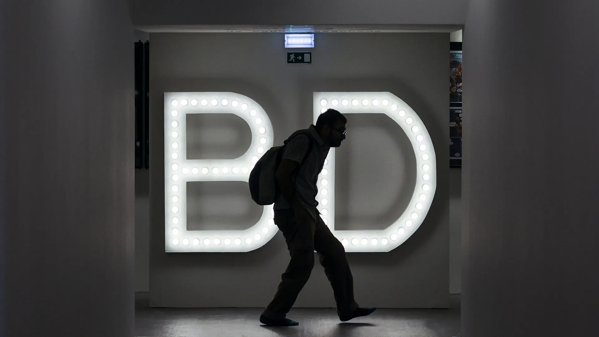 Le gouvernement crée le Prix National de Bande Dessinée avec 30 000 euros.