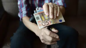 Le gouvernement promet "plus de revenus" pour les retraités. Comment ?