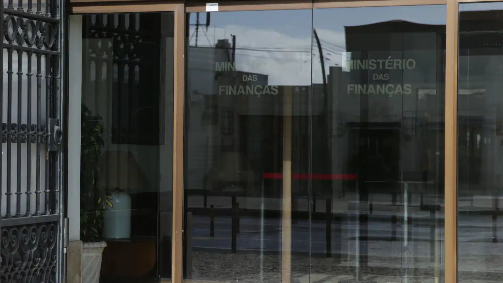 Le gouvernement reprend les réunions avec les syndicats de la fonction publique le 15 octobre.