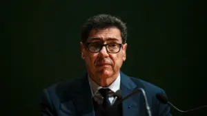Le lauréat du prix Nobel d'économie défend de "rediriger" les entreprises vers l'innovation verte.